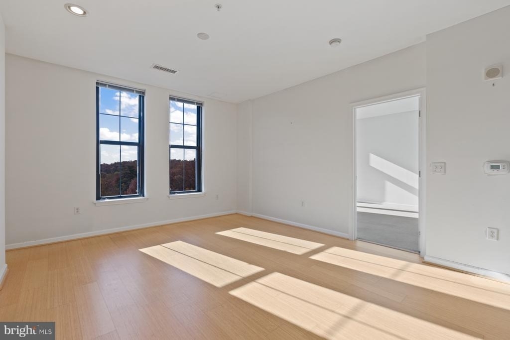 444 W Broad Street - Photo 10