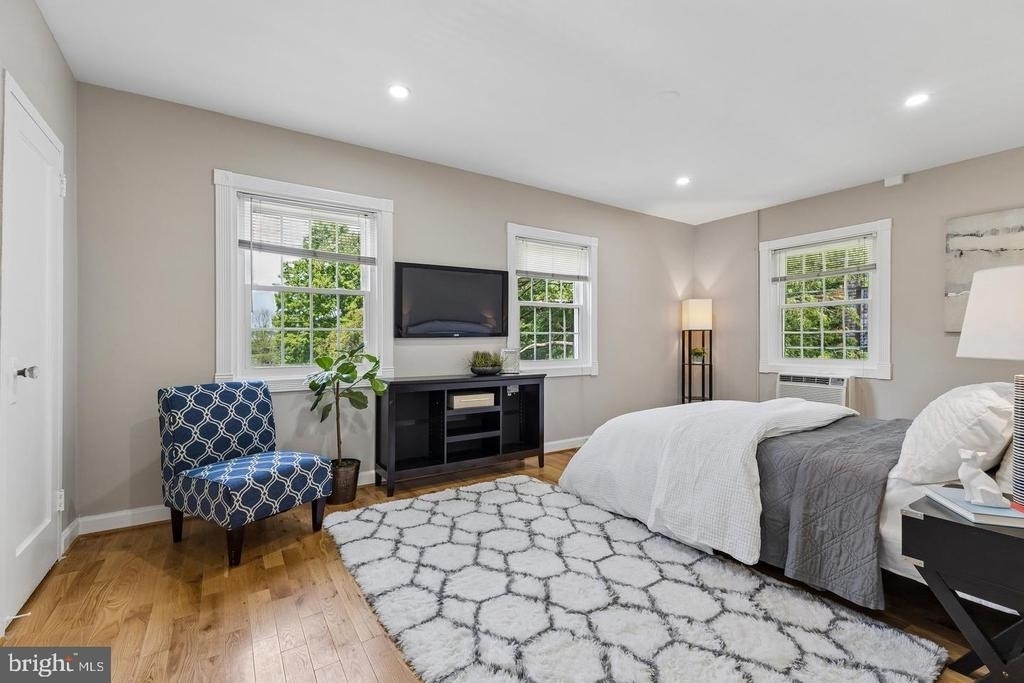 1024 Valley Drive - Photo 10