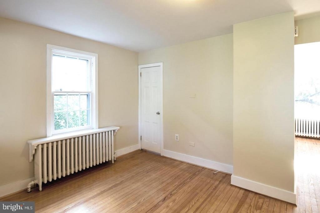 2112 N Edison Street N - Photo 2