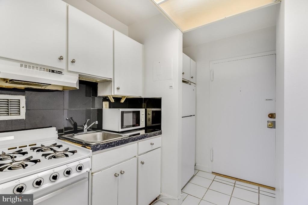 1011 Arlington Boulevard - Photo 2