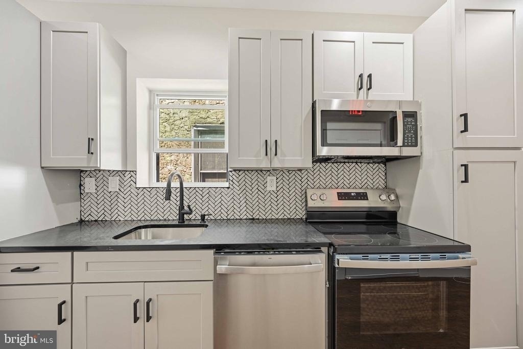 2816 Cecil B Moore Avenue - Photo 10