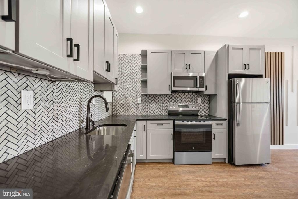 2816 Cecil B Moore Avenue - Photo 10