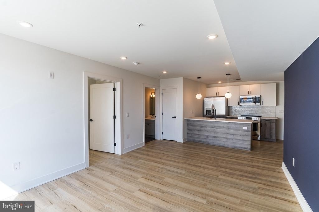 629 W Girard Avenue - Photo 5