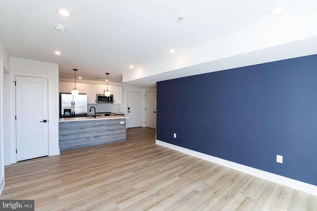 629 W Girard Avenue - Photo 6