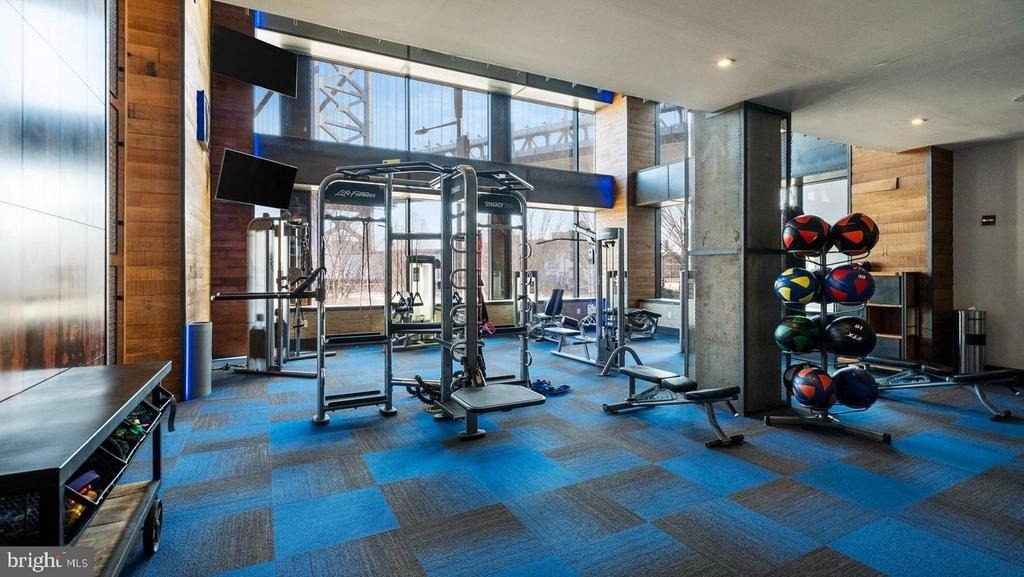 235 N Columbus Boulevard - Photo 31