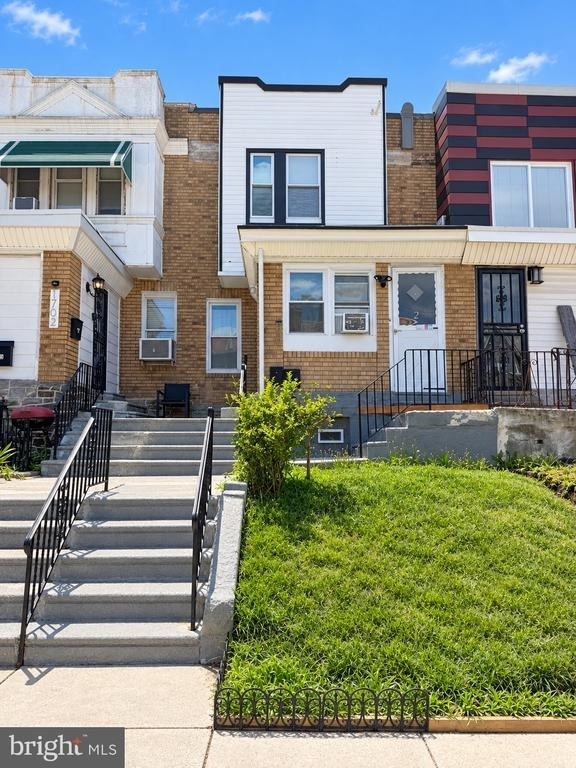 1704 Conlyn Street - Photo 0