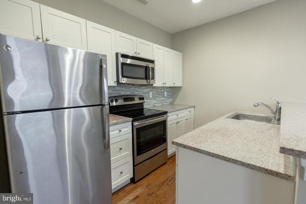 1411-1 Walnut Street - Photo 12