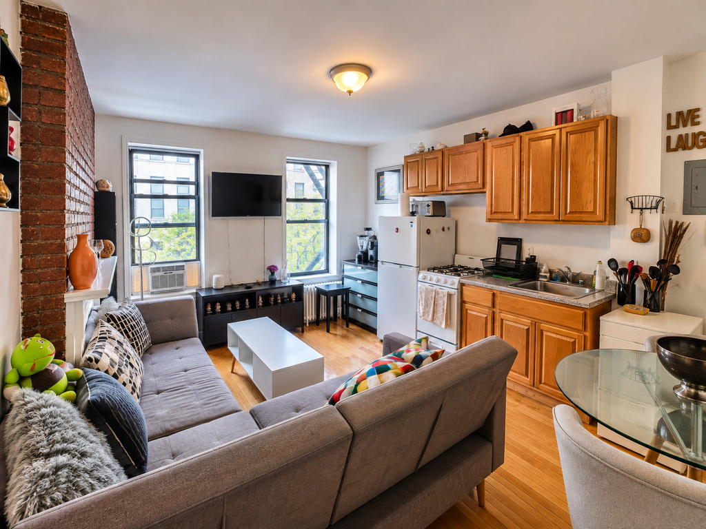 441 West 49th Street - Photo 2