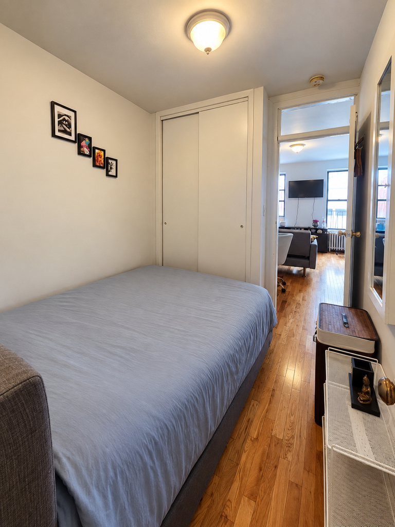 441 West 49th Street - Photo 6