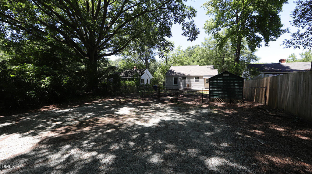 102 E Edgewood Drive - Photo 2