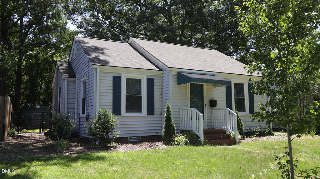 102 E Edgewood Drive - Photo 0