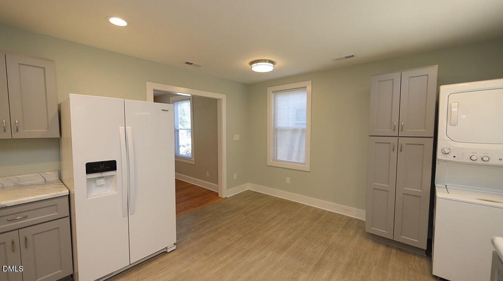102 E Edgewood Drive - Photo 8
