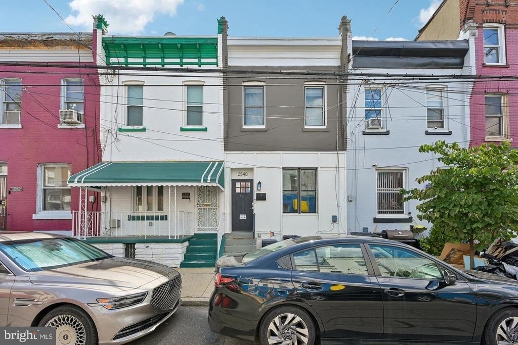 2540 W Montgomery Avenue - Photo 0