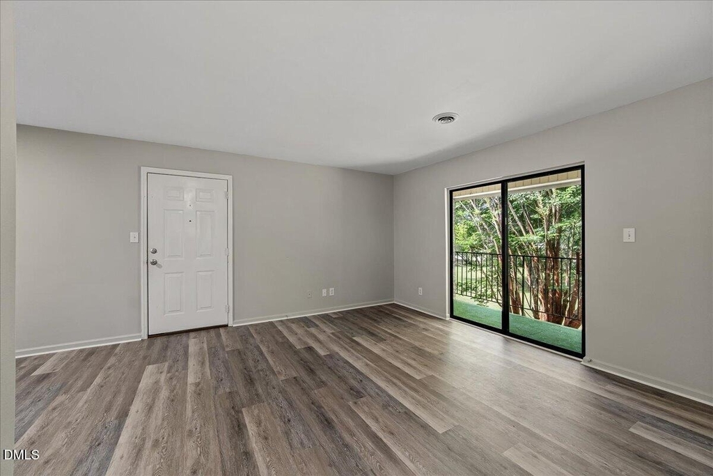 1630 Oxford Road - Photo 2