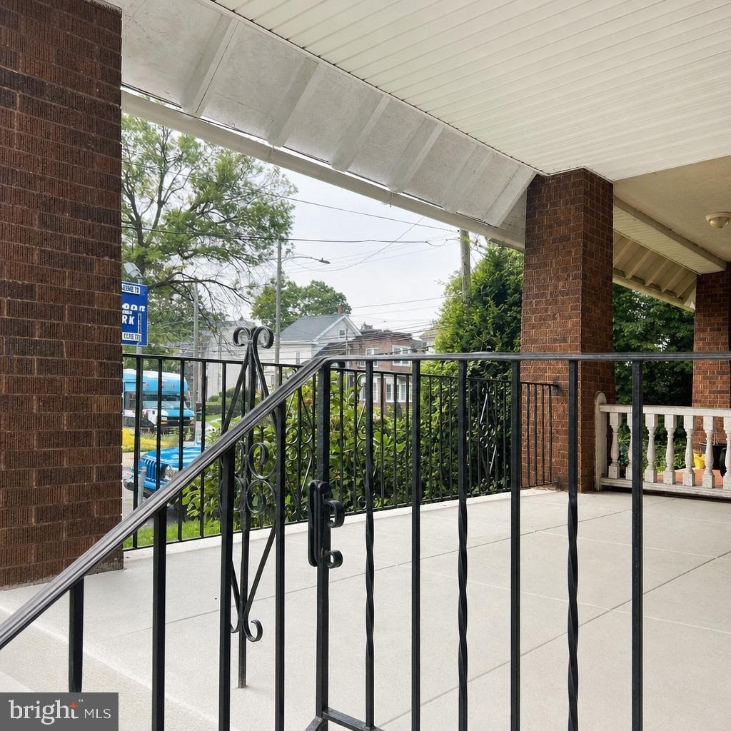 303 E Vernon Road - Photo 1