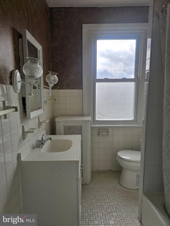 4202 Tyson Avenue - Photo 4