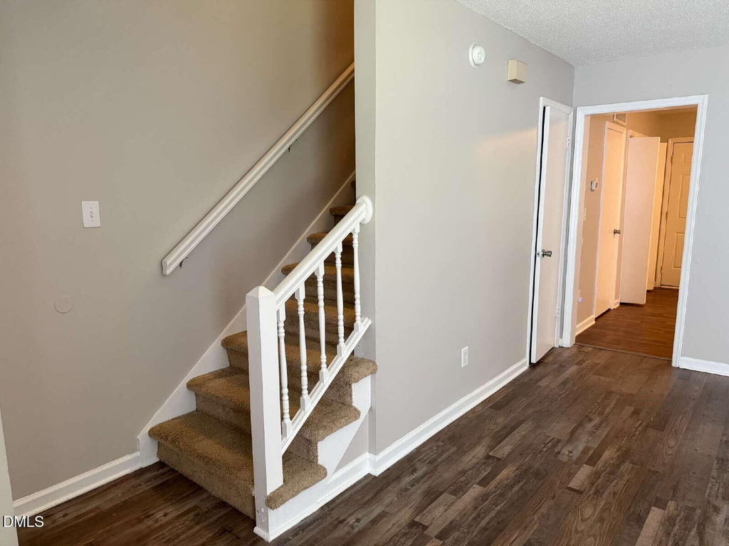 800 Fargo Street - Photo 8
