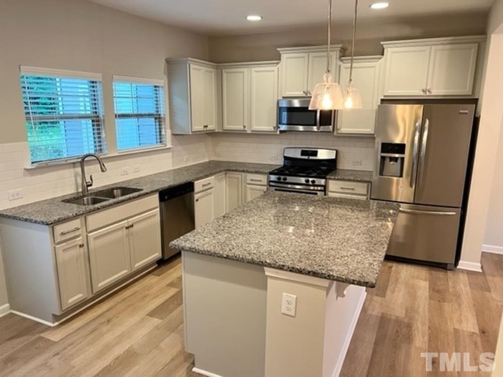 1126 Metropolitan Drive - Photo 6
