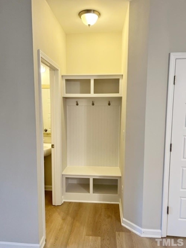 1126 Metropolitan Drive - Photo 4