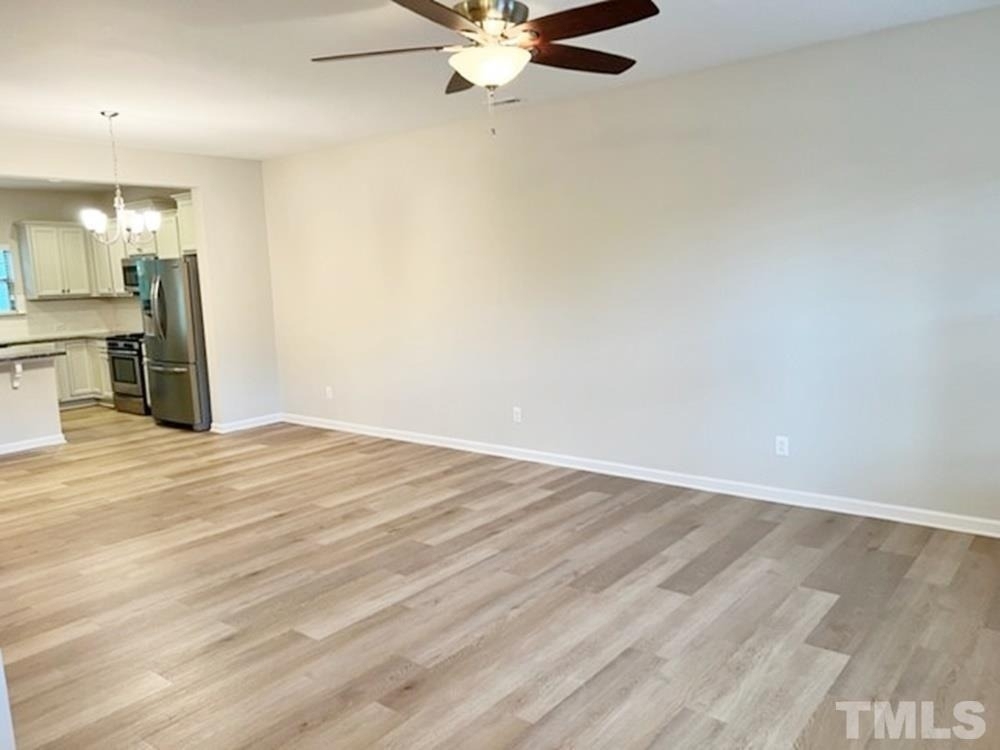 1126 Metropolitan Drive - Photo 3