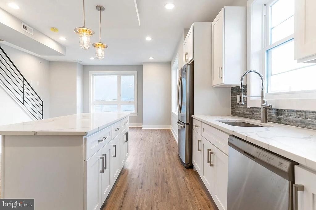 2101 E Huntingdon Street - Photo 1
