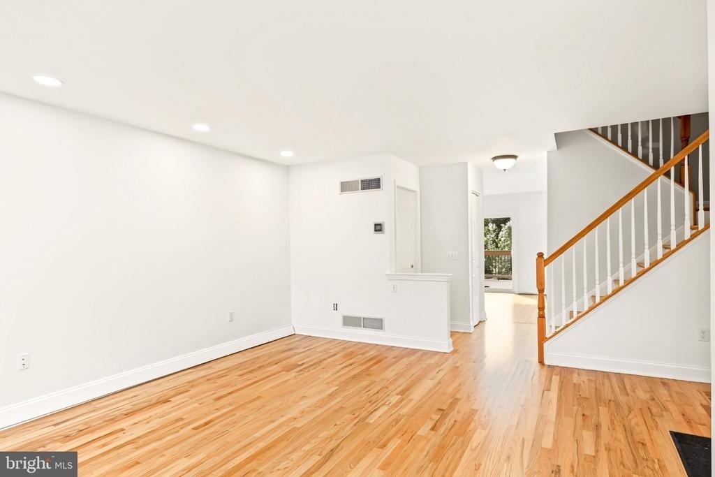808 Yorkview Drive - Photo 5