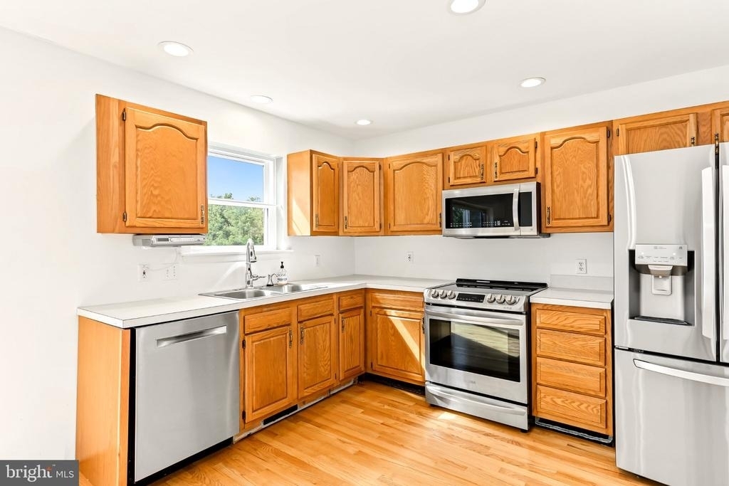 808 Yorkview Drive - Photo 10