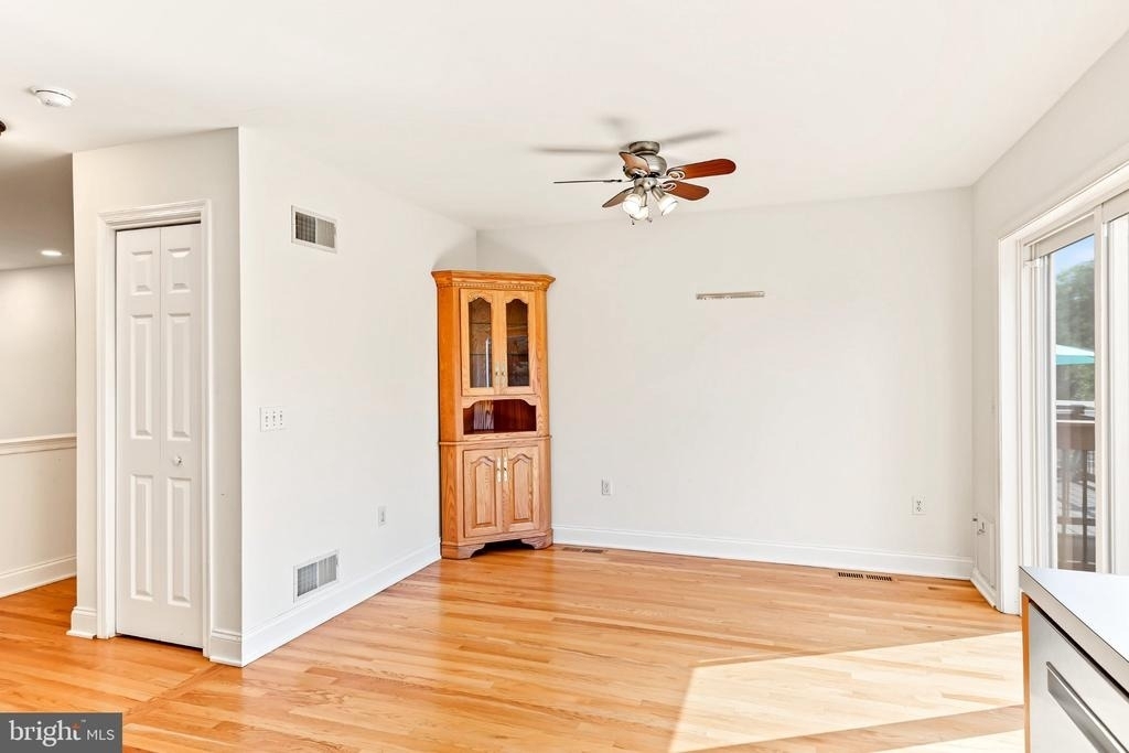 808 Yorkview Drive - Photo 12