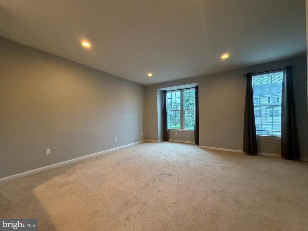2102 E Oak Road - Photo 2