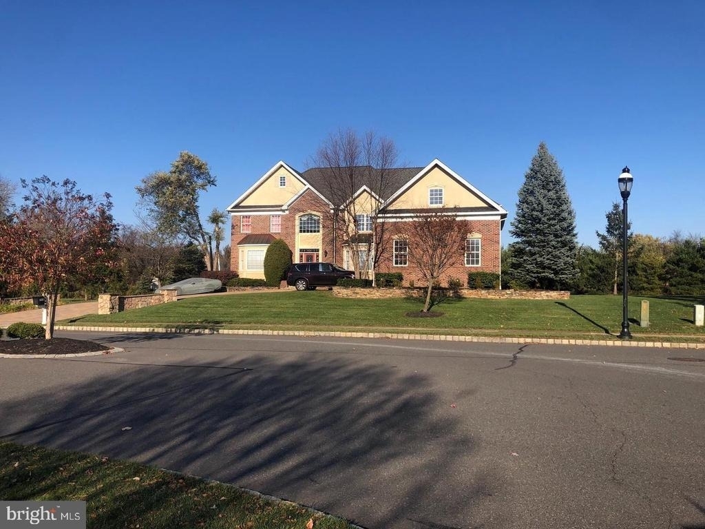 304 Crescent Drive - Photo 1