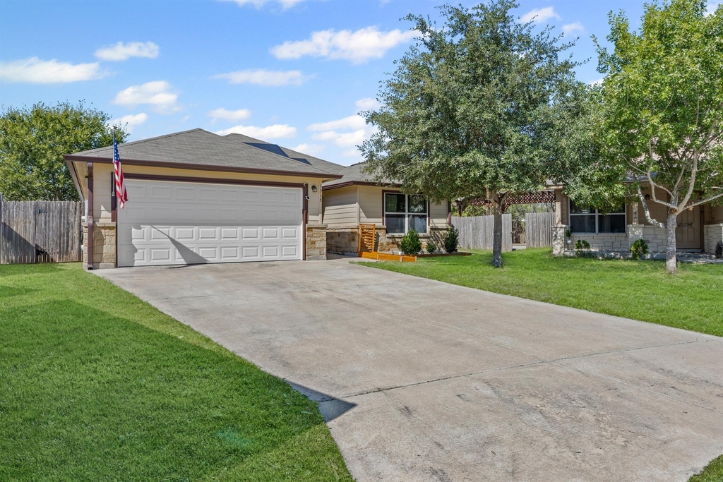 1315 Lantana Ct - Photo 2