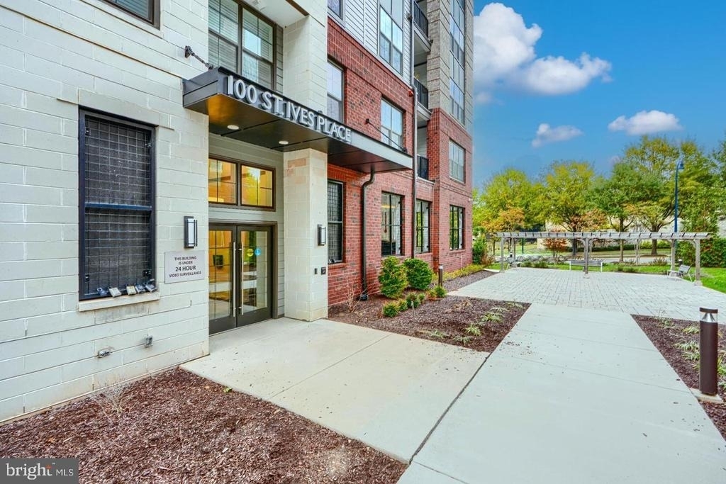 100 Saint Ives Place - Photo 18