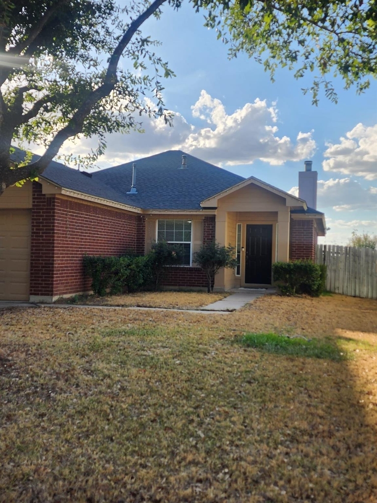 313 Estate Dr - Photo 0