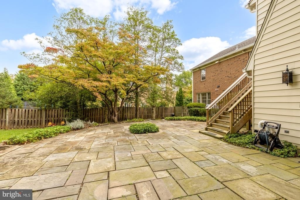 11000 Rosemont Drive - Photo 3