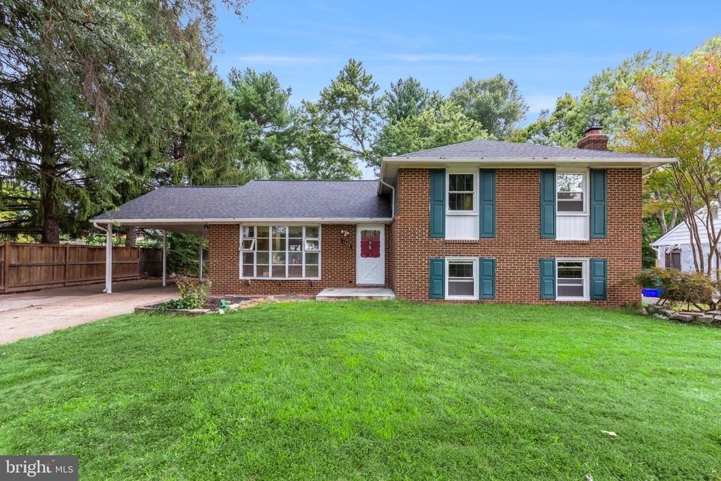 1402 Mullins Street - Photo 0