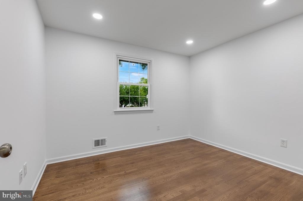 1402 Mullins Street - Photo 18