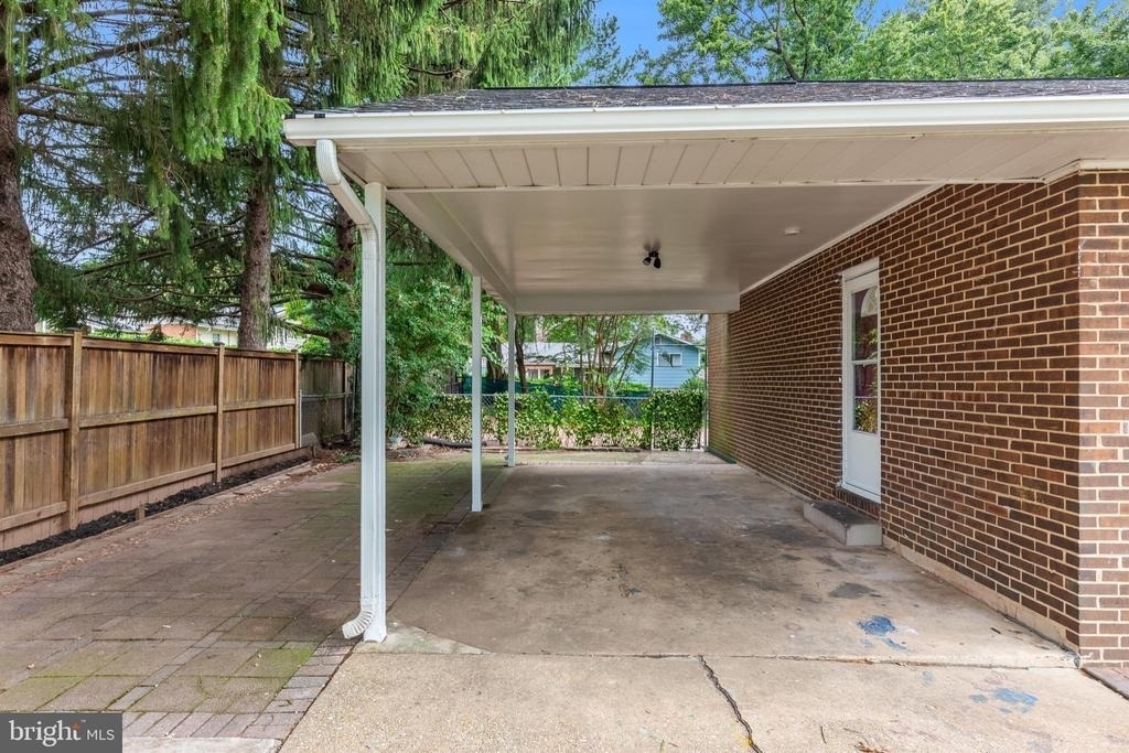 1402 Mullins Street - Photo 3