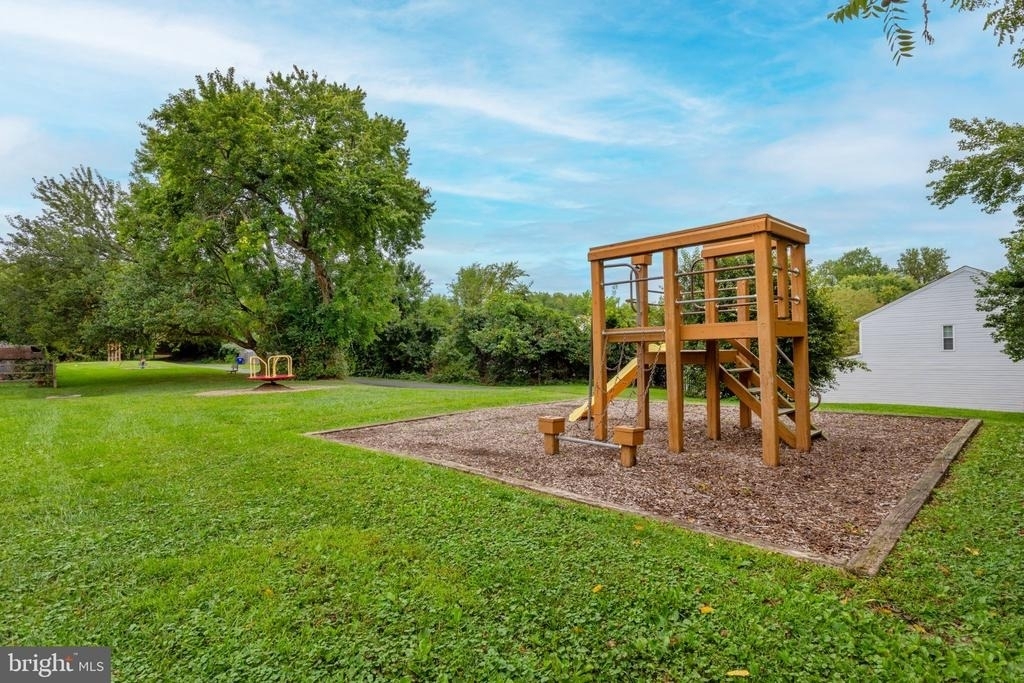 1215 Independence Square - Photo 32