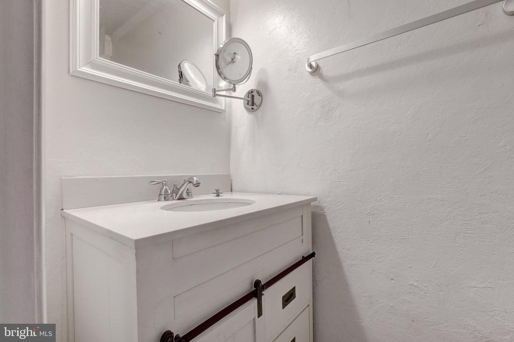 1215 Independence Square - Photo 15