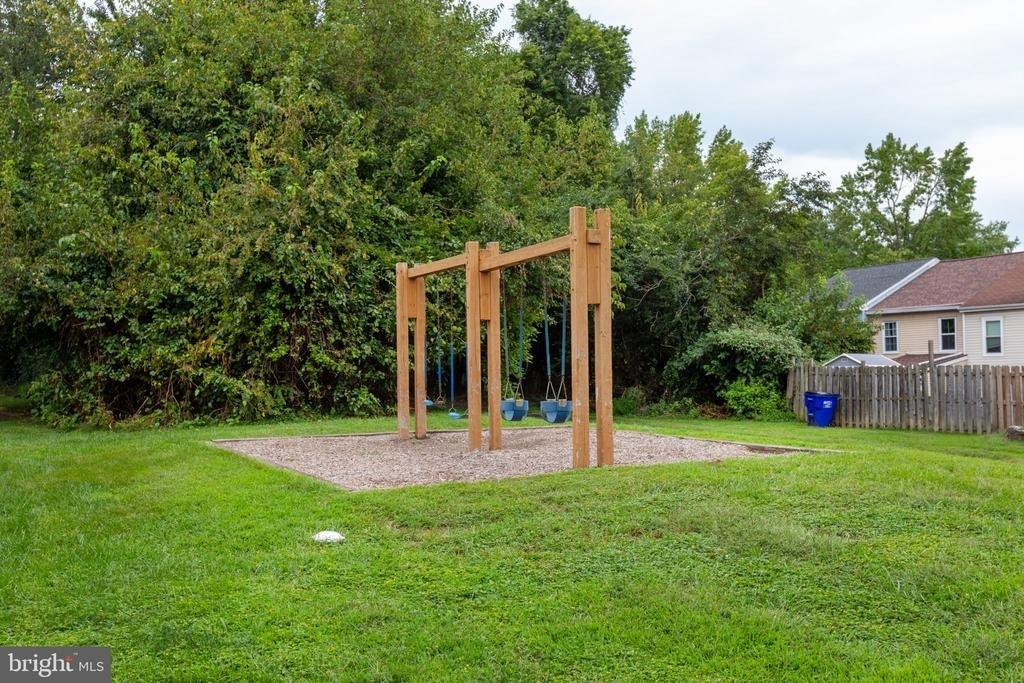 1215 Independence Square - Photo 33
