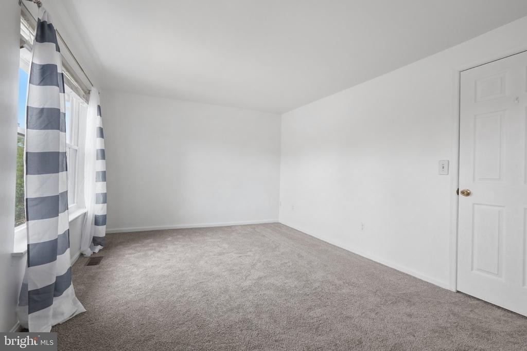 1215 Independence Square - Photo 18