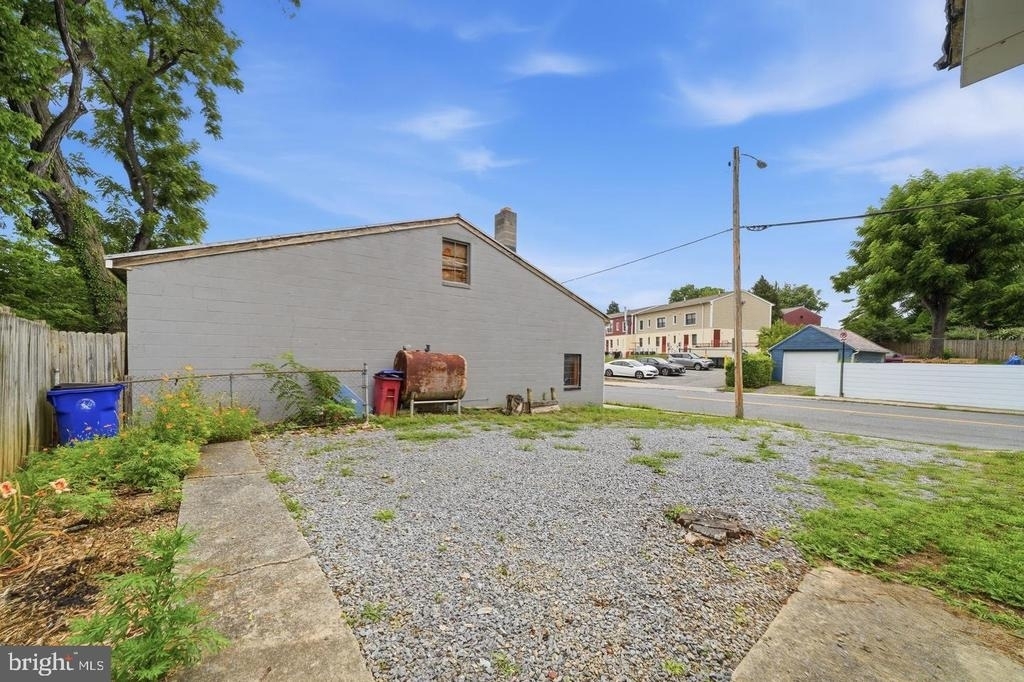 403 W South Street - Photo 36