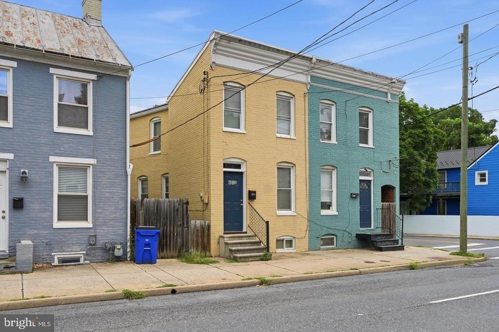 403 W South Street - Photo 0