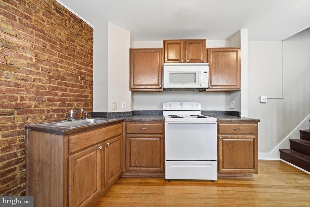 403 W South Street - Photo 1