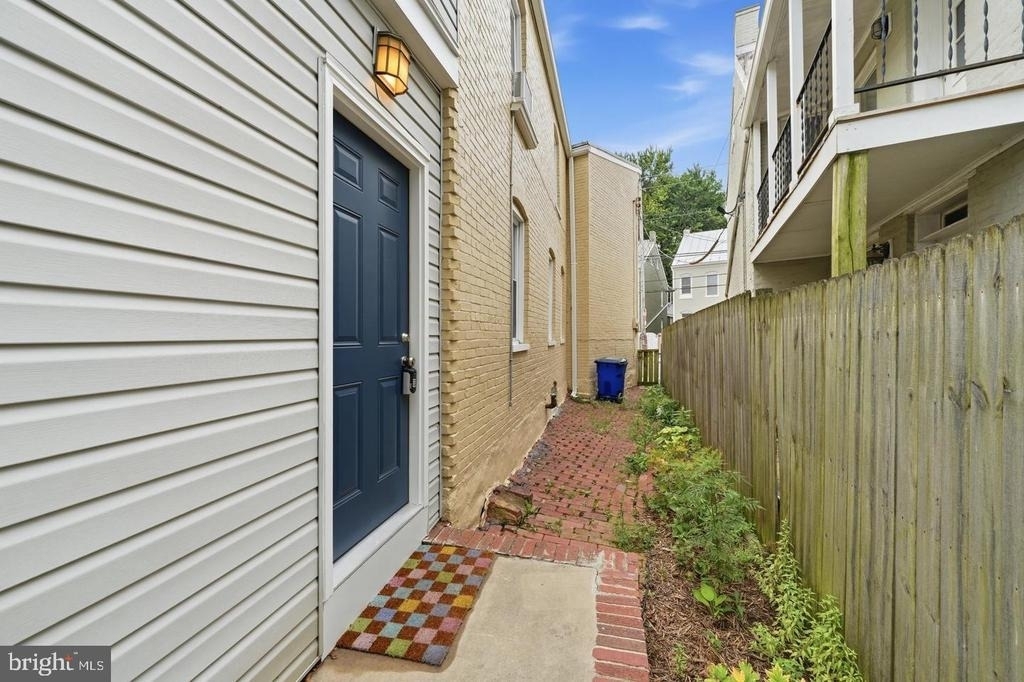 403 W South Street - Photo 3