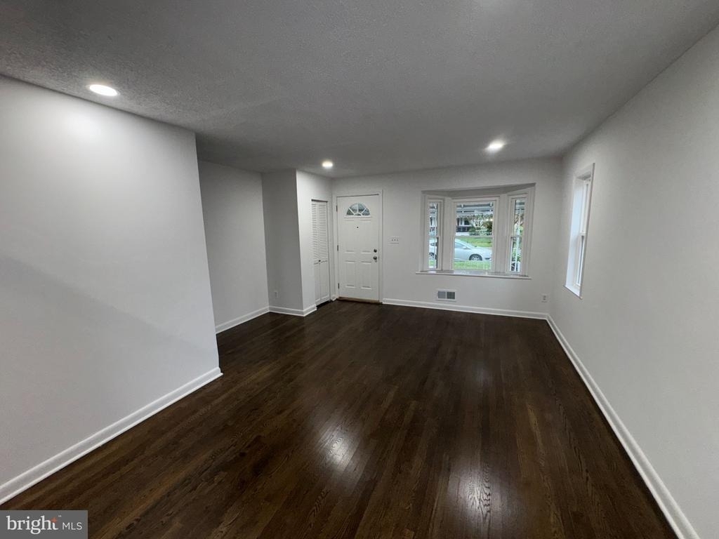 826 Arncliffe Road - Photo 2
