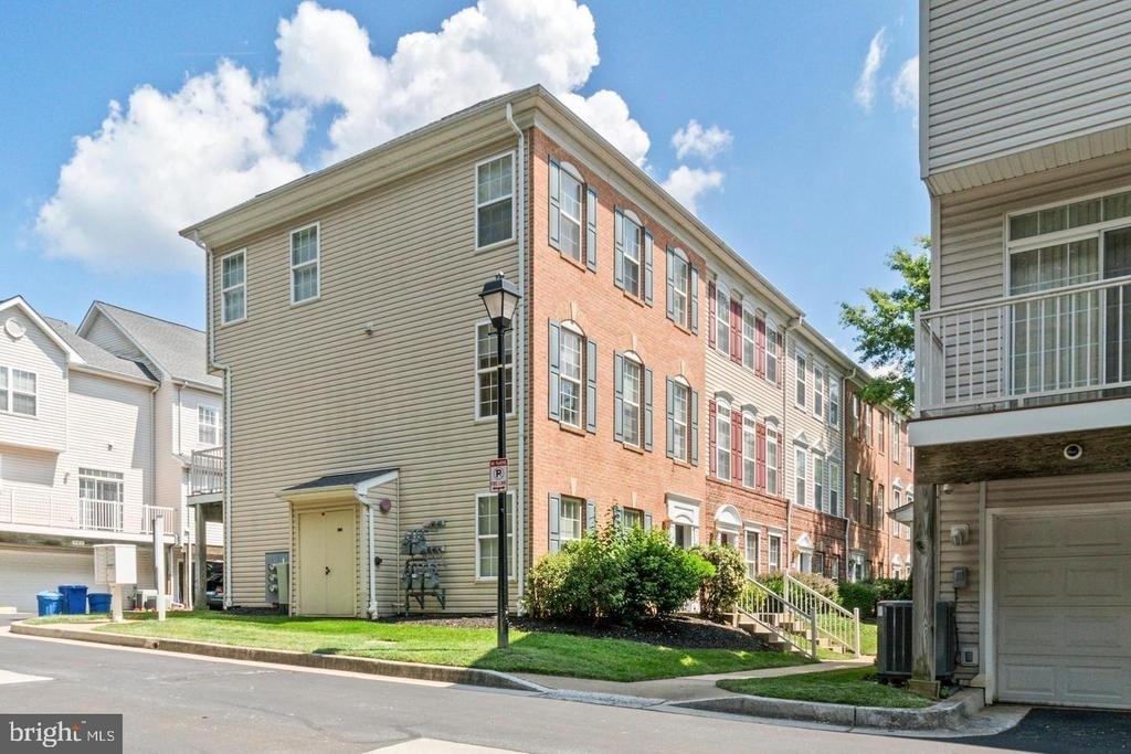 519 Ensemble Court - Photo 0