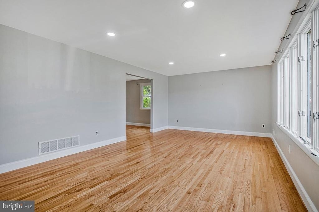 9207 Gardenia Road - Photo 6