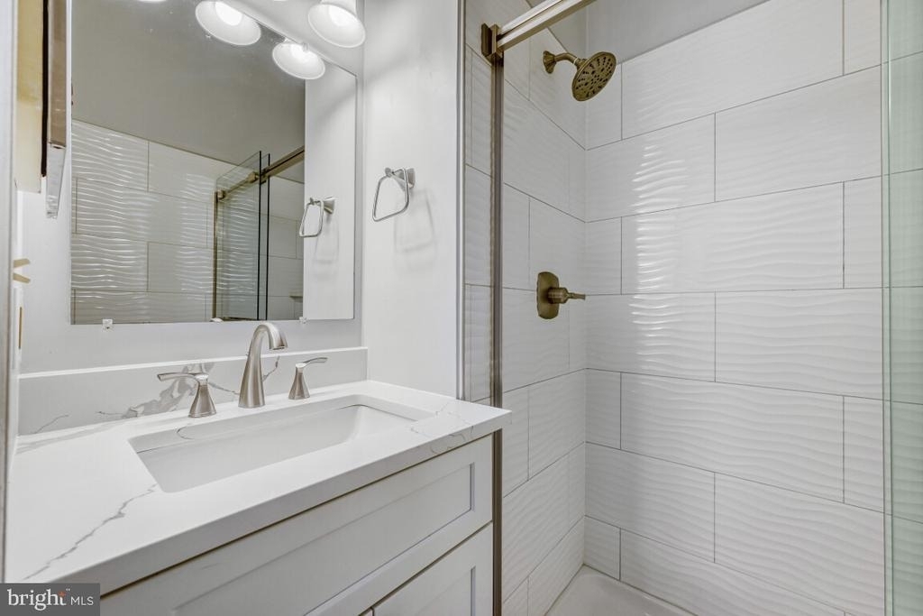 7222 Brookfalls Terrace - Photo 8
