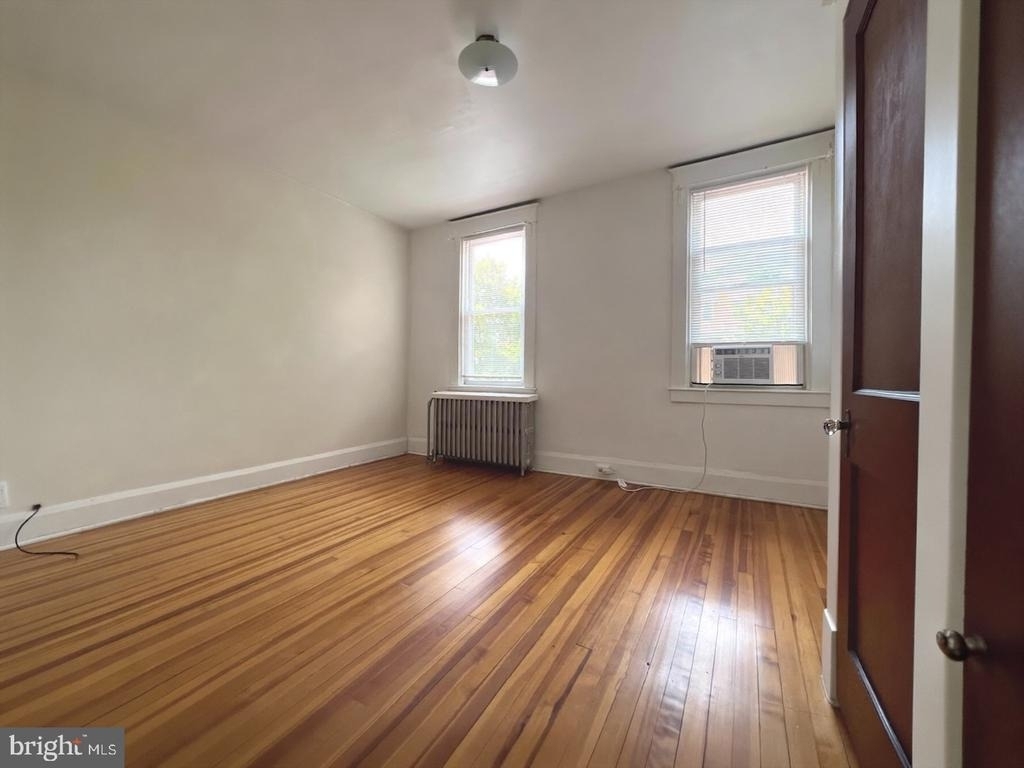 1333 W 40th Street - Photo 9